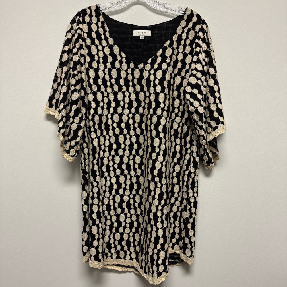 Umgee Boho Mini Bell Sleeve‎ Lace Trim Chain Tunic Dress. Black and cream Sz Med